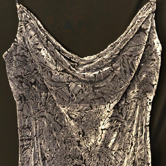 Stunning Carmen Marc Valvo beaded Velvet Gown: Size 12 - Picture 3 of 16